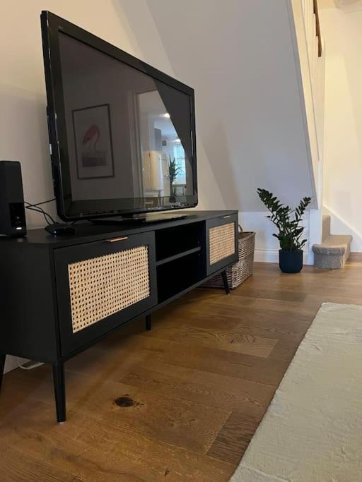 Chic 2 Bedroom Cottage Willingham  ภายนอก รูปภาพ